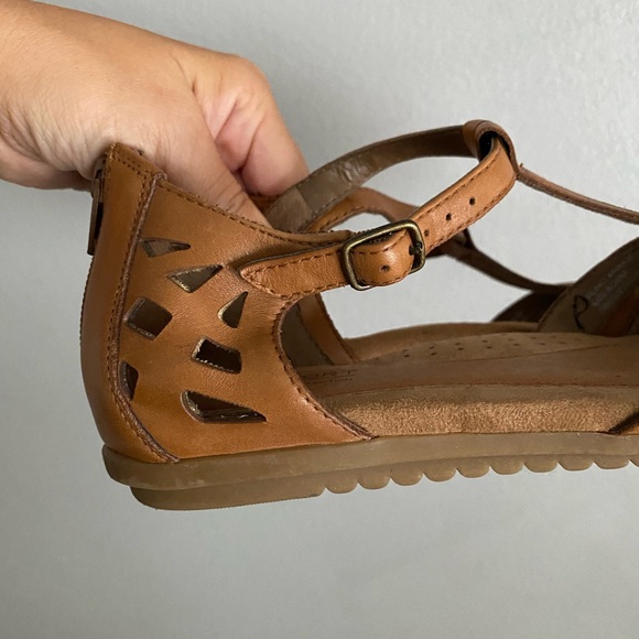 Rockport Flats Size 8.5 T-Strap Leather Tan Grannycore Grandma Mary Jane Sandal - Picture 2 of 9